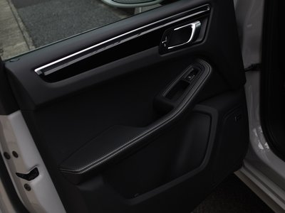 2024 Porsche MACAN thumbnail 20