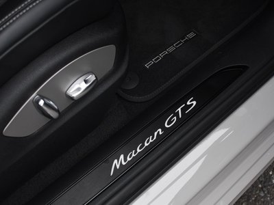 2024 Porsche MACAN thumbnail 16