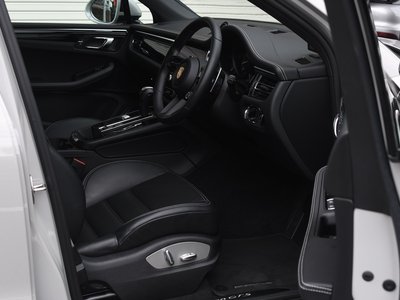 2024 Porsche MACAN photo 6