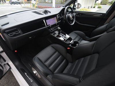 2024 Porsche MACAN thumbnail 21