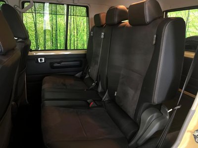 TOYOTA LAND CRUISER 70 - 10