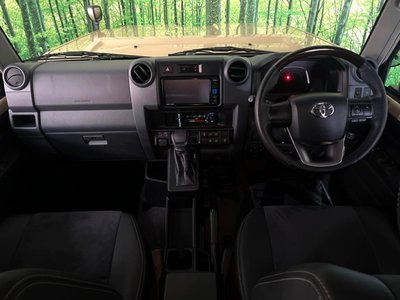 TOYOTA LAND CRUISER 70 - 2