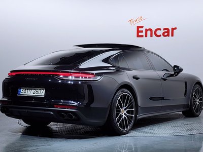 2021 Porsche PANAMERA photo 3