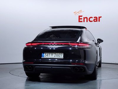2021 Porsche PANAMERA photo 4
