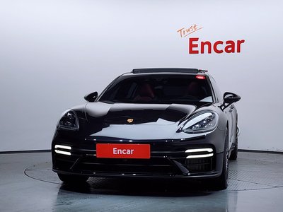 2021 Porsche PANAMERA photo 2