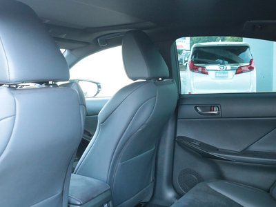 2024 Lexus IS thumbnail 9