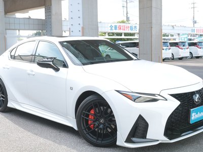 2024 Lexus IS thumbnail 19