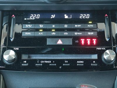 2024 Lexus IS thumbnail 17