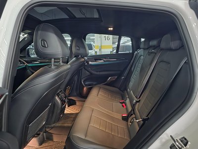 صورة 8 لـ 2023 BMW X4