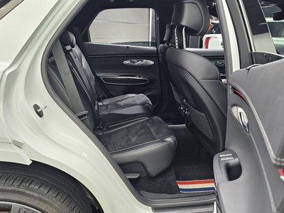 2021 Genesis GV70 — миниатюра 18