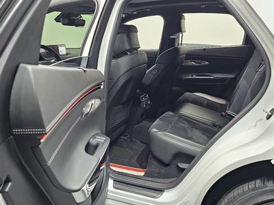 2021 Genesis GV70 — миниатюра 16