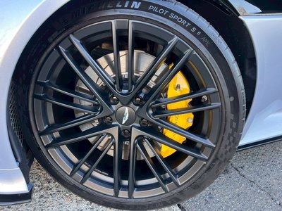 ASTON MARTIN DB12 - 8