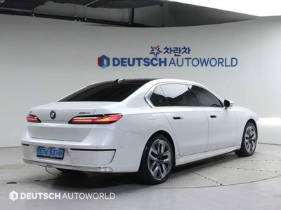BMW I7 - 4