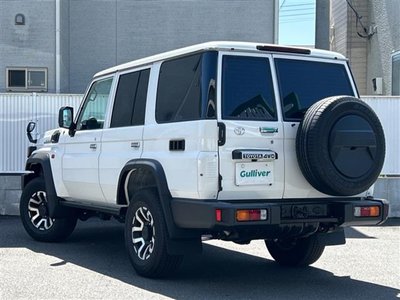 TOYOTA LAND CRUISER 70 - 9