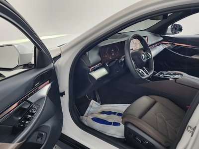 2025 BMW 5 SERIES photo 10