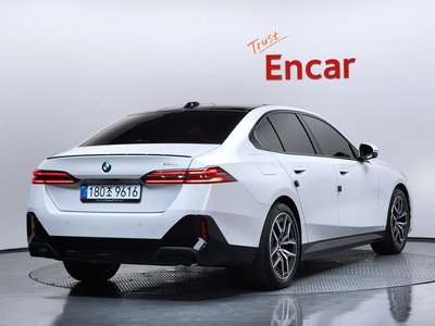 2025 BMW 5 SERIES photo 3