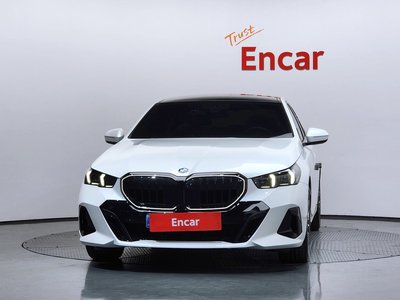 2025 BMW 5 SERIES photo 2