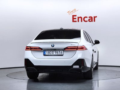 2025 BMW 5 SERIES photo 4