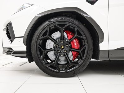 LAMBORGHINI URUS - 4