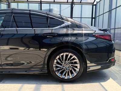 2024 Lexus ES — миниатюра 13