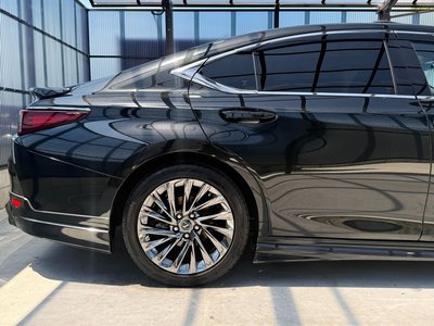 2024 Lexus ES — миниатюра 19
