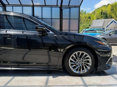 2024 Lexus ES — миниатюра 17