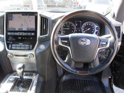 TOYOTA LAND CRUISER 200 - 10