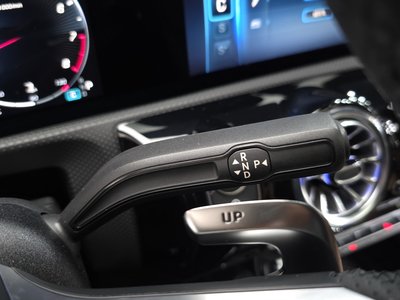 MERCEDES-BENZ CLA - 9