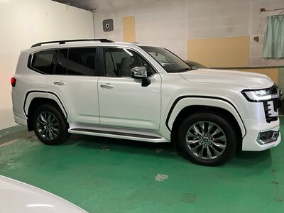 TOYOTA LAND CRUISER 300 - 6