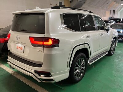 TOYOTA LAND CRUISER 300 - 9