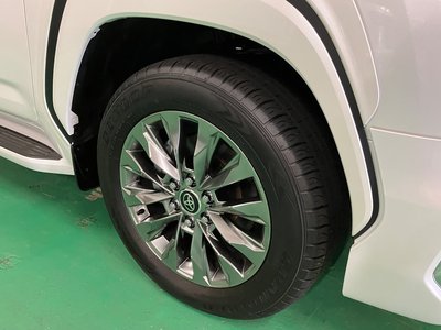 TOYOTA LAND CRUISER 300 - 7