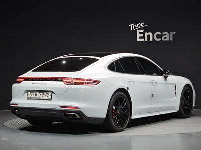 PORSCHE PANAMERA - 4