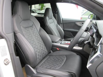 AUDI Q8 - 10