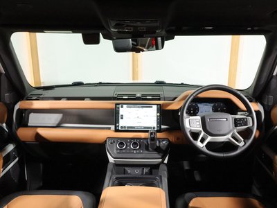 LAND ROVER DEFENDER - 2