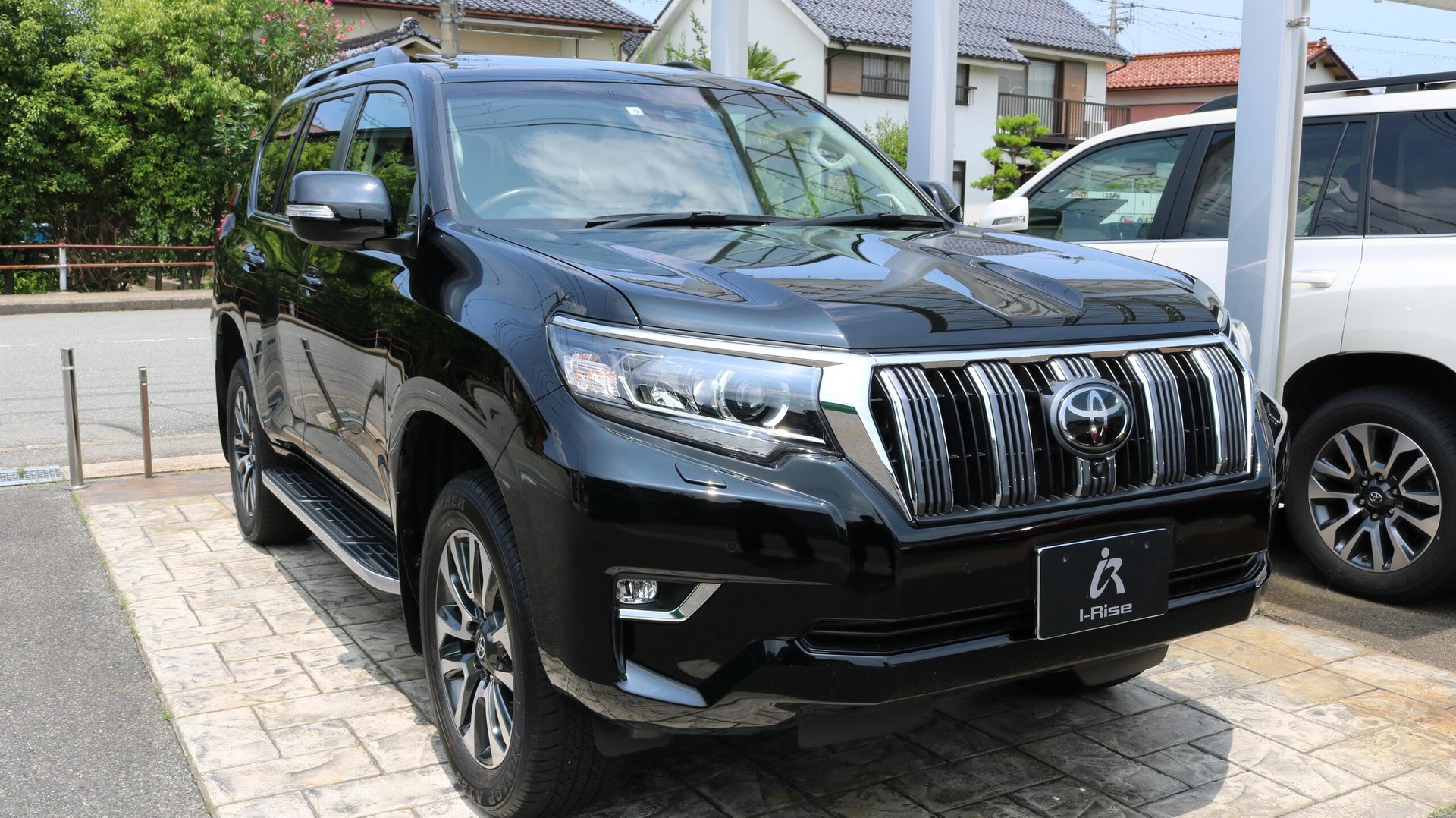 TOYOTA LAND CRUISER PRADO - View 1