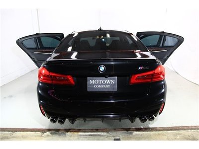 2018 BMW M5 — миниатюра 41