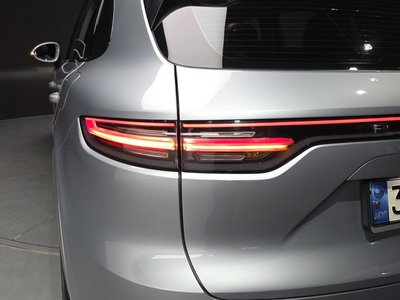 صورة 10 لـ 2021 Porsche CAYENNE