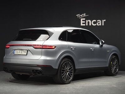 صورة 5 لـ 2021 Porsche CAYENNE