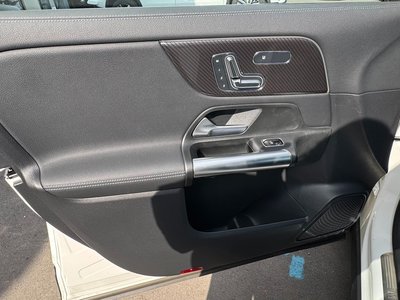 MERCEDES-BENZ GLA - 10