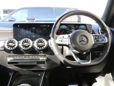 MERCEDES-BENZ GLB - 8