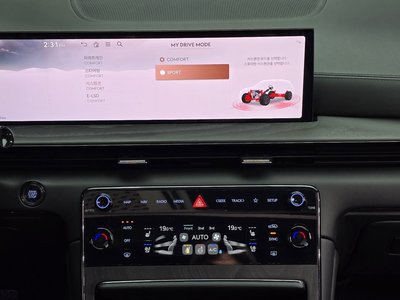2025 Genesis GV80 thumbnail 18