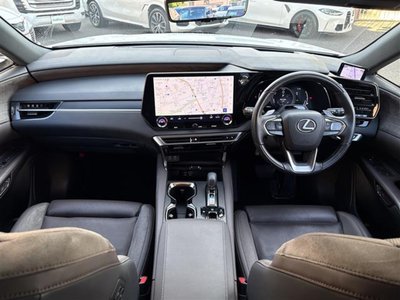 صورة 2 لـ 2023 Lexus RX