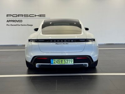 PORSCHE TAYCAN - 6