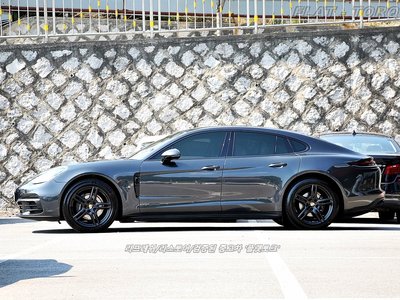 PORSCHE PANAMERA - 3