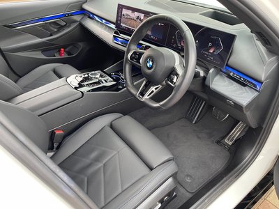 2024 BMW 5 SERIES — миниатюра 12