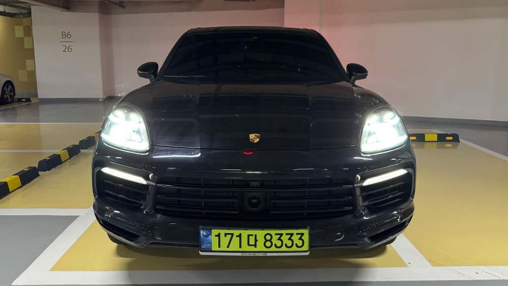 PORSCHE CAYENNE - View 1
