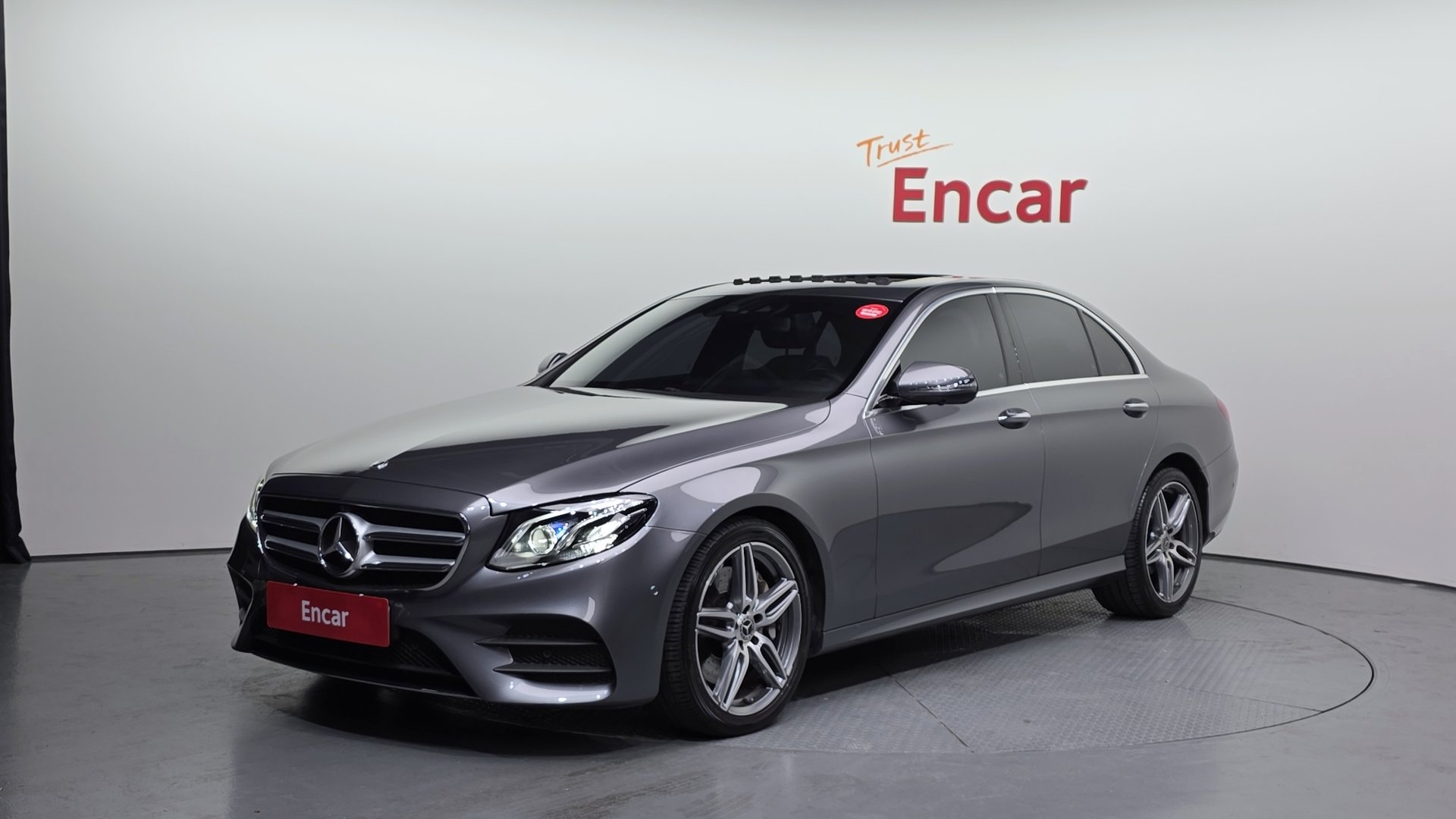 MERCEDES-BENZ E-CLASS - View 1