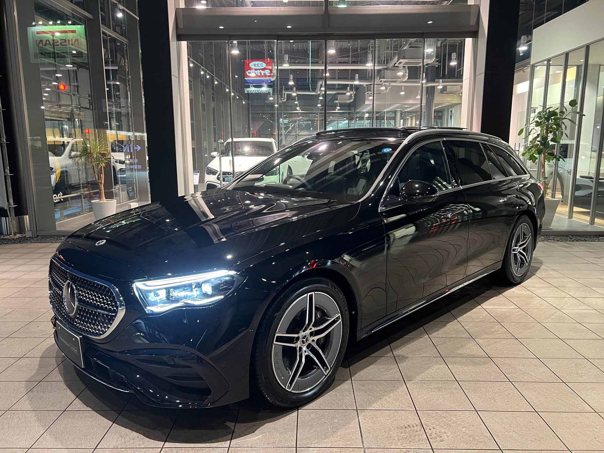 MERCEDES-BENZ E-CLASS - View 1