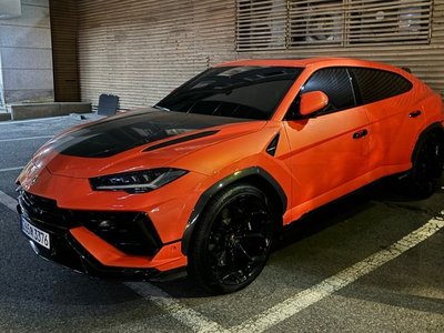 LAMBORGHINI URUS - 1