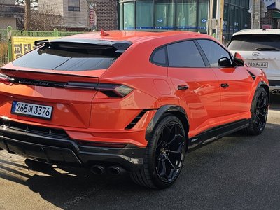LAMBORGHINI URUS - 2